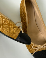 Load image into Gallery viewer, Chanel Velvet Ballet Flats