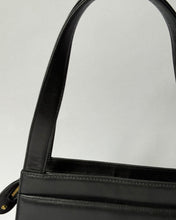 Load image into Gallery viewer, Chanel Leather Shoulder Bag