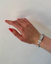 Load image into Gallery viewer, Vintage Gucci Stainless Streep Watch