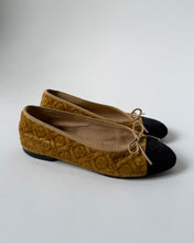 Load image into Gallery viewer, Chanel Velvet Ballet Flats