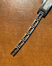 Load image into Gallery viewer, Vintage Gucci Stainless Streep Watch