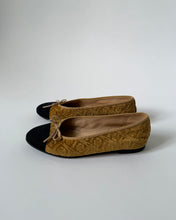 Load image into Gallery viewer, Chanel Velvet Ballet Flats