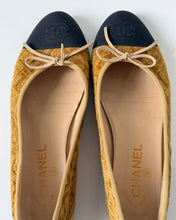 Load image into Gallery viewer, Chanel Velvet Ballet Flats