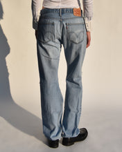 Load image into Gallery viewer, Levi’s Lightwash Jeans
