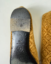 Load image into Gallery viewer, Chanel Velvet Ballet Flats
