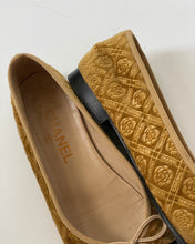 Load image into Gallery viewer, Chanel Velvet Ballet Flats
