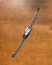 Load image into Gallery viewer, Vintage Gucci Stainless Streep Watch
