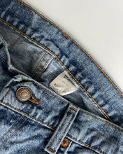 Load image into Gallery viewer, Vintage Levi’s 550 Shorts
