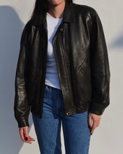 Load image into Gallery viewer, Classic Black Vintage Leather Bomber Jacket
