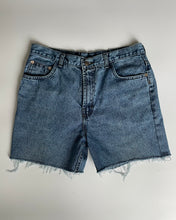 Load image into Gallery viewer, Vintage Levi’s 501 Shorts
