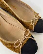 Load image into Gallery viewer, Chanel Velvet Ballet Flats
