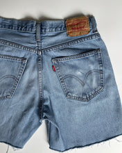 Load image into Gallery viewer, Levi’s Light Wash 550 Shorts
