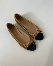 Load image into Gallery viewer, Chanel Velvet Ballet Flats
