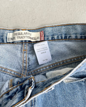 Load image into Gallery viewer, Medium Wash Levi’s Jeans
