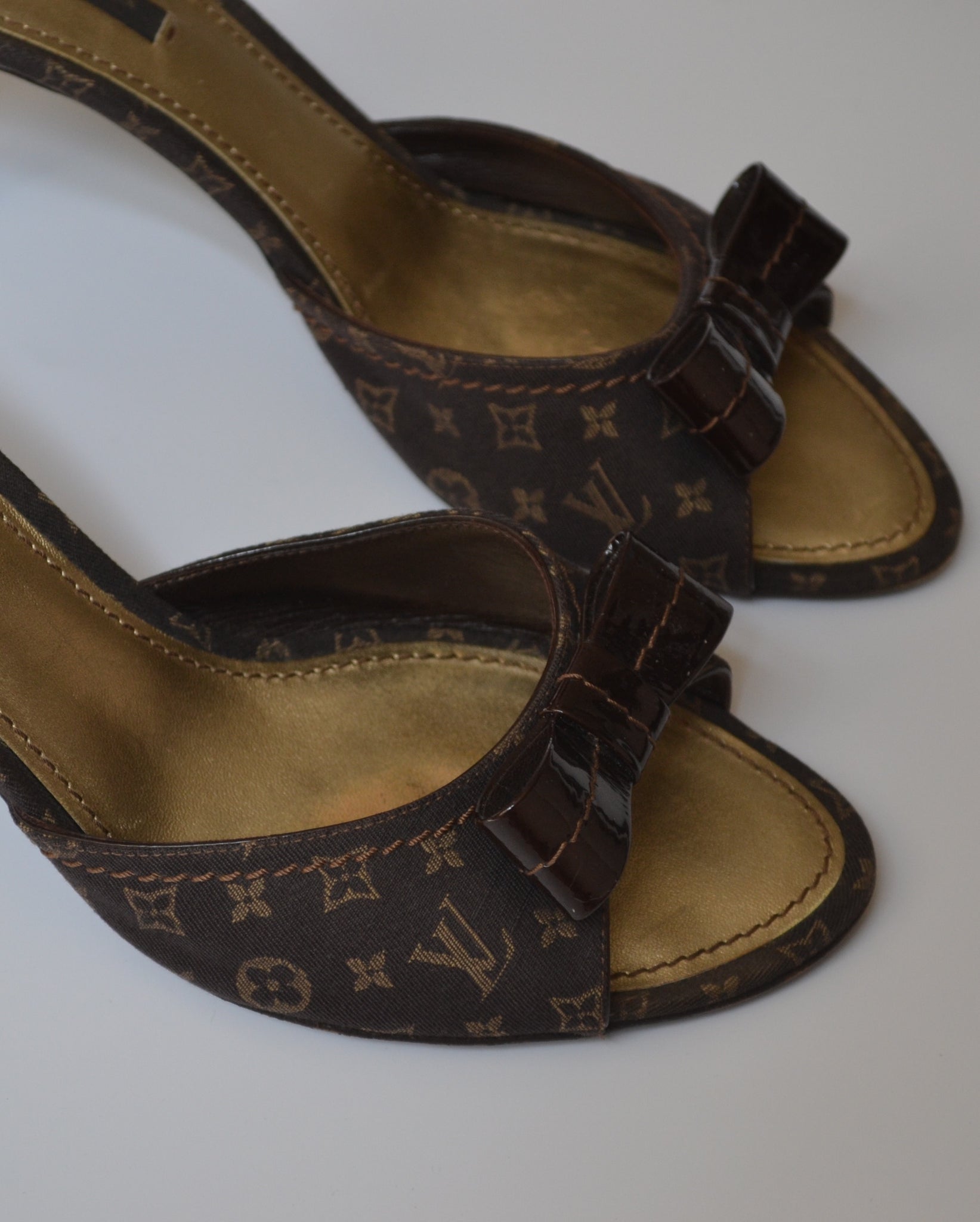 Louis Vuitton Brown Leather Slide Sandals Size 40.5 Louis Vuitton