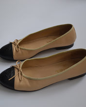 Load image into Gallery viewer, Chanel Two Toned Ballet Flats
